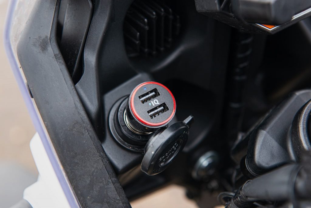 Motorrad Ladegerät mit Stecker für Bordsteckdose und Zigarettenanzünder OVP  neu